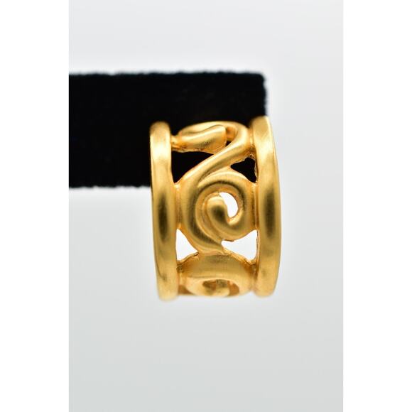 Givenchy Vintage Hoop Earrings Brushed Gold Chunky Swirl Matte Signed 1980s 9I - Picture 7 of 12